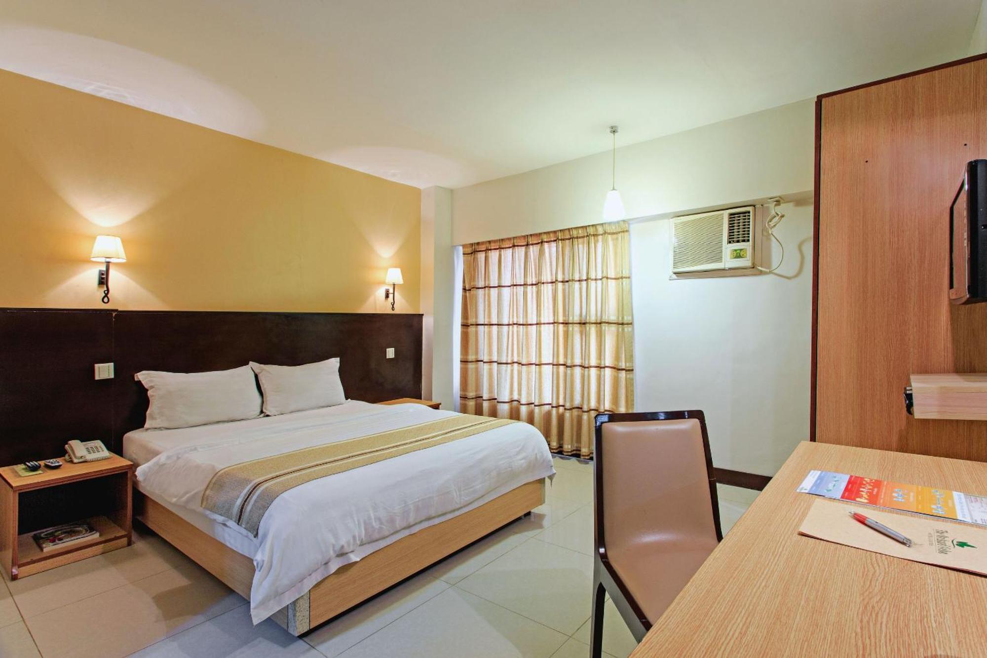The Orchard Cebu Hotel & Suites Powered By Cocotel Мандауэ Экстерьер фото